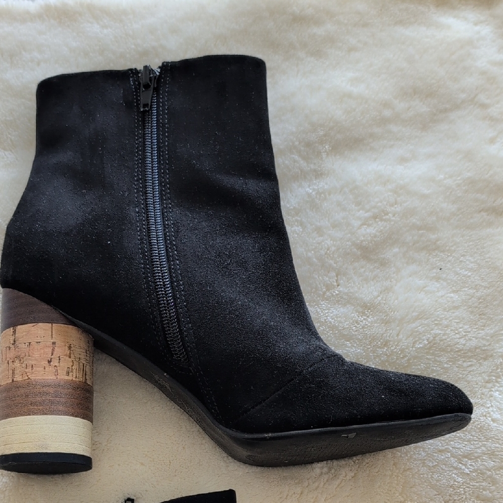 Farylrobin Black Heeled Boots with Side Zipper